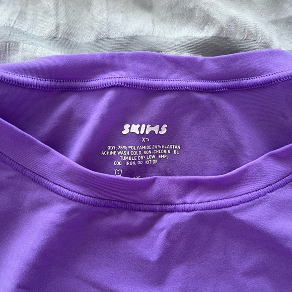 Skims Fits Everyone Top - Picture 3 of 3